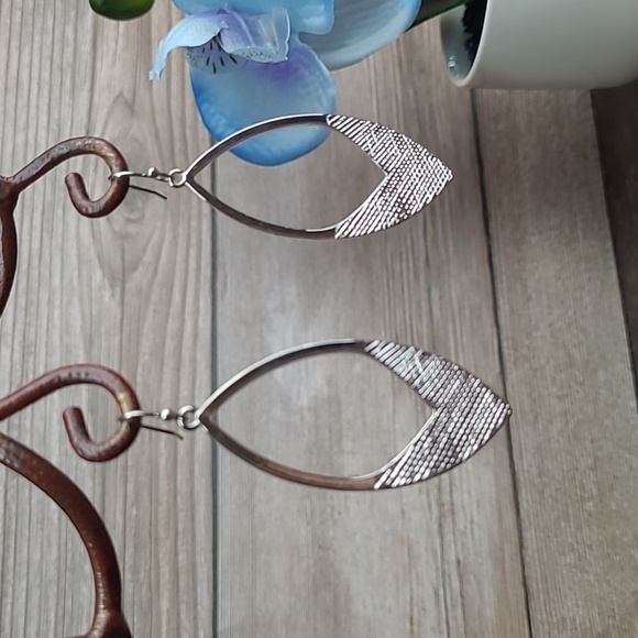SILVER TEAR DROP DANGLE EARRINGS - Picture 1 of 6